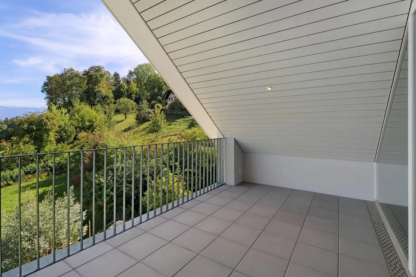 Beautiful 3.5-room penthouse with mountain view and lift - Photo 4 of 21