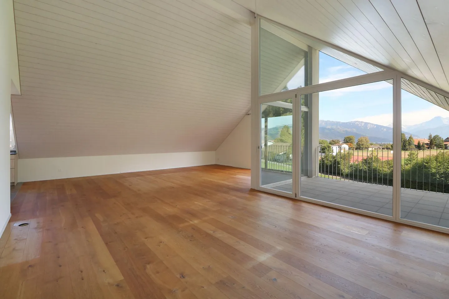 Beautiful 3.5-room penthouse with mountain view and lift - Photo 6 of 21