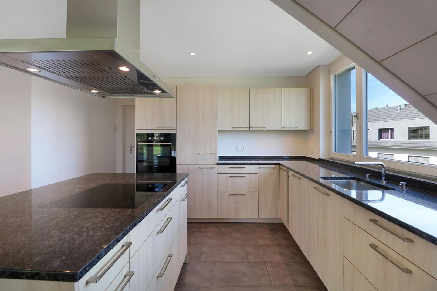 Beautiful 3.5-room penthouse with mountain view and lift - Photo 10 of 21