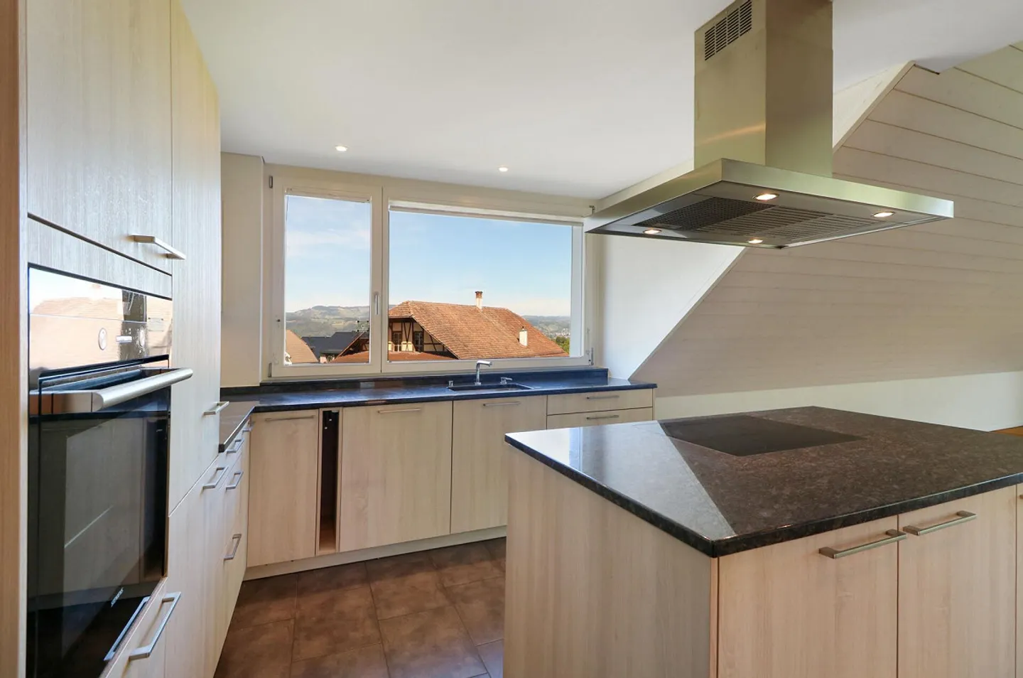 Beautiful 3.5-room penthouse with mountain view and lift - Photo 11 of 21