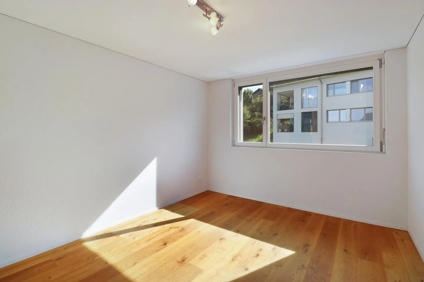 Beautiful 3.5-room penthouse with mountain view and lift - Photo 16 of 21