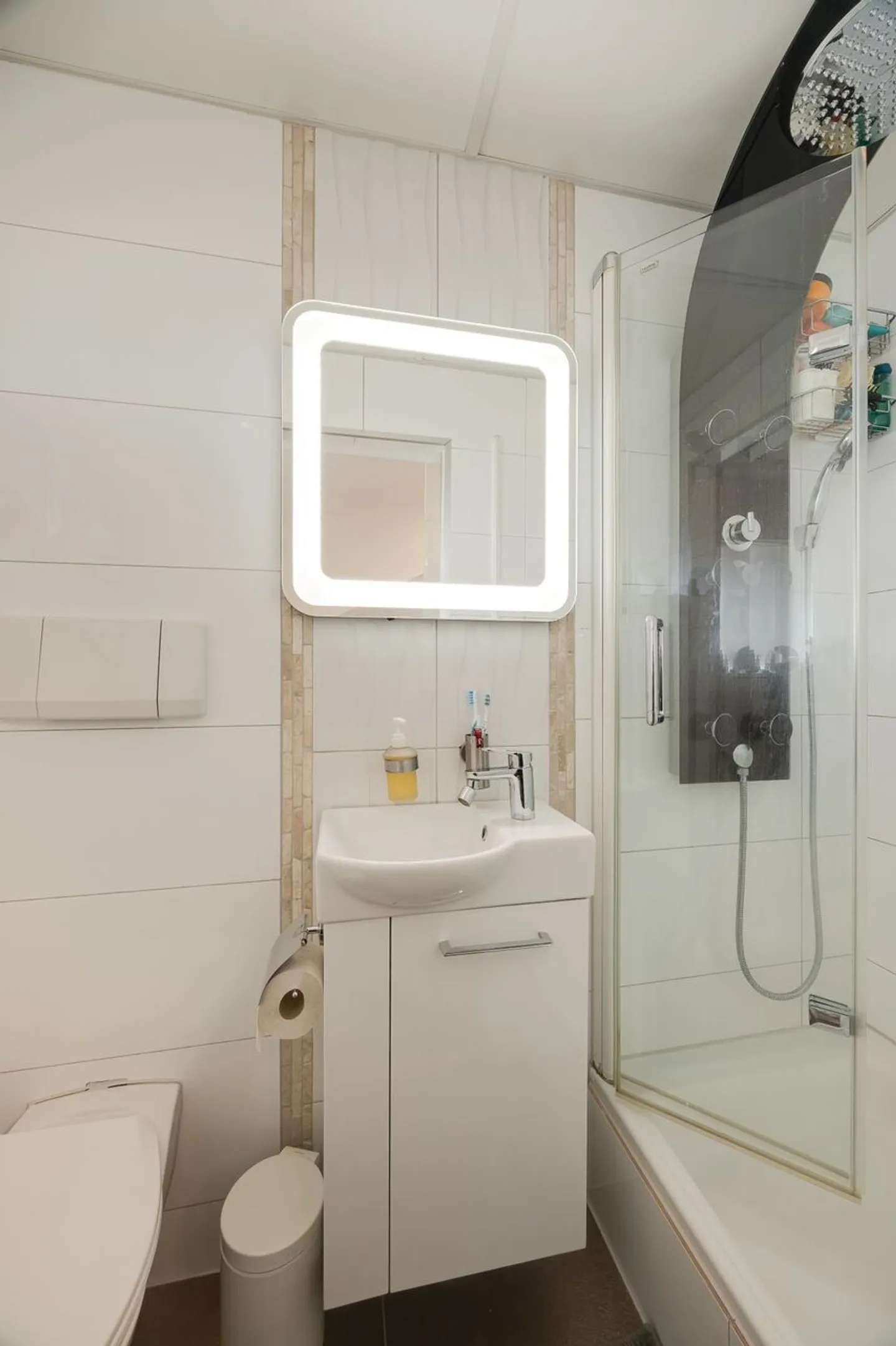 Rarity in Prime Location with Pool, Winter Garden and Grill Lounge Freshly Renovated - Photo 10 of 13