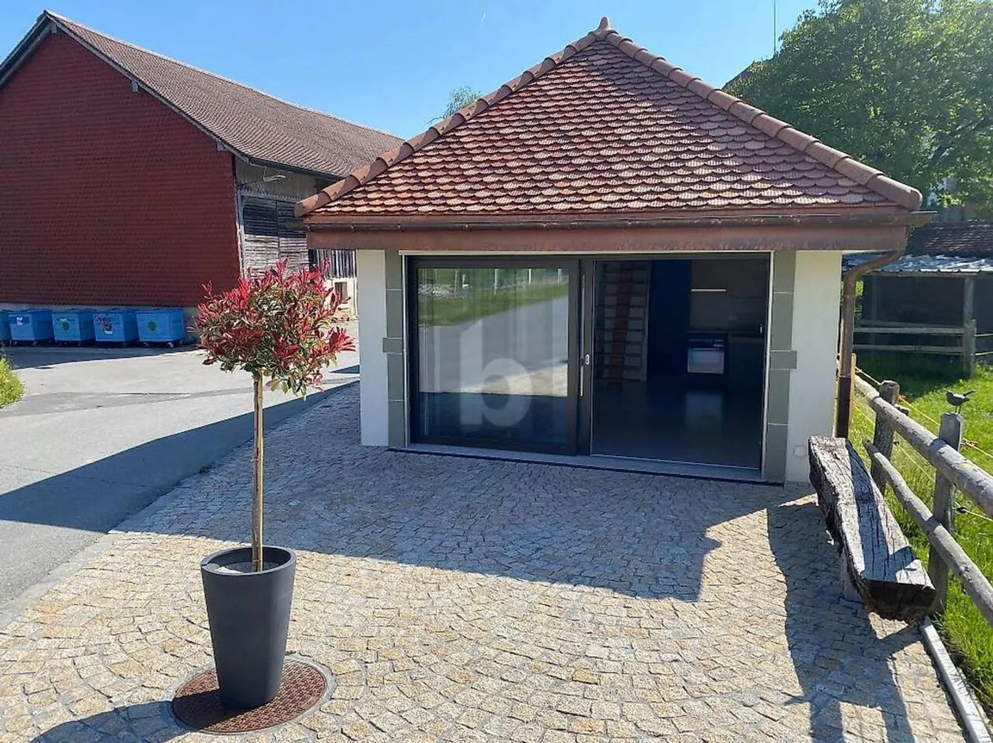 SPACIOUS AND MODERN OFFICES - Photo 2 of 5