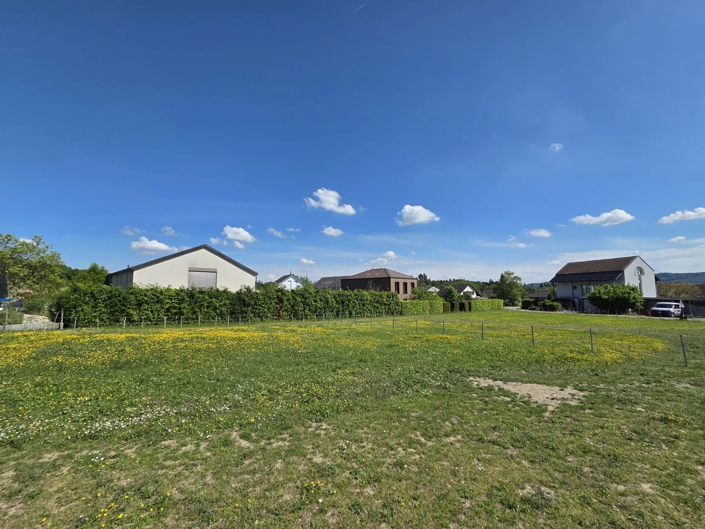 Preferably located building land (1,664m²), perfectly suitable for single-family, two-family, row, or multi-family houses - Photo 2 of 4