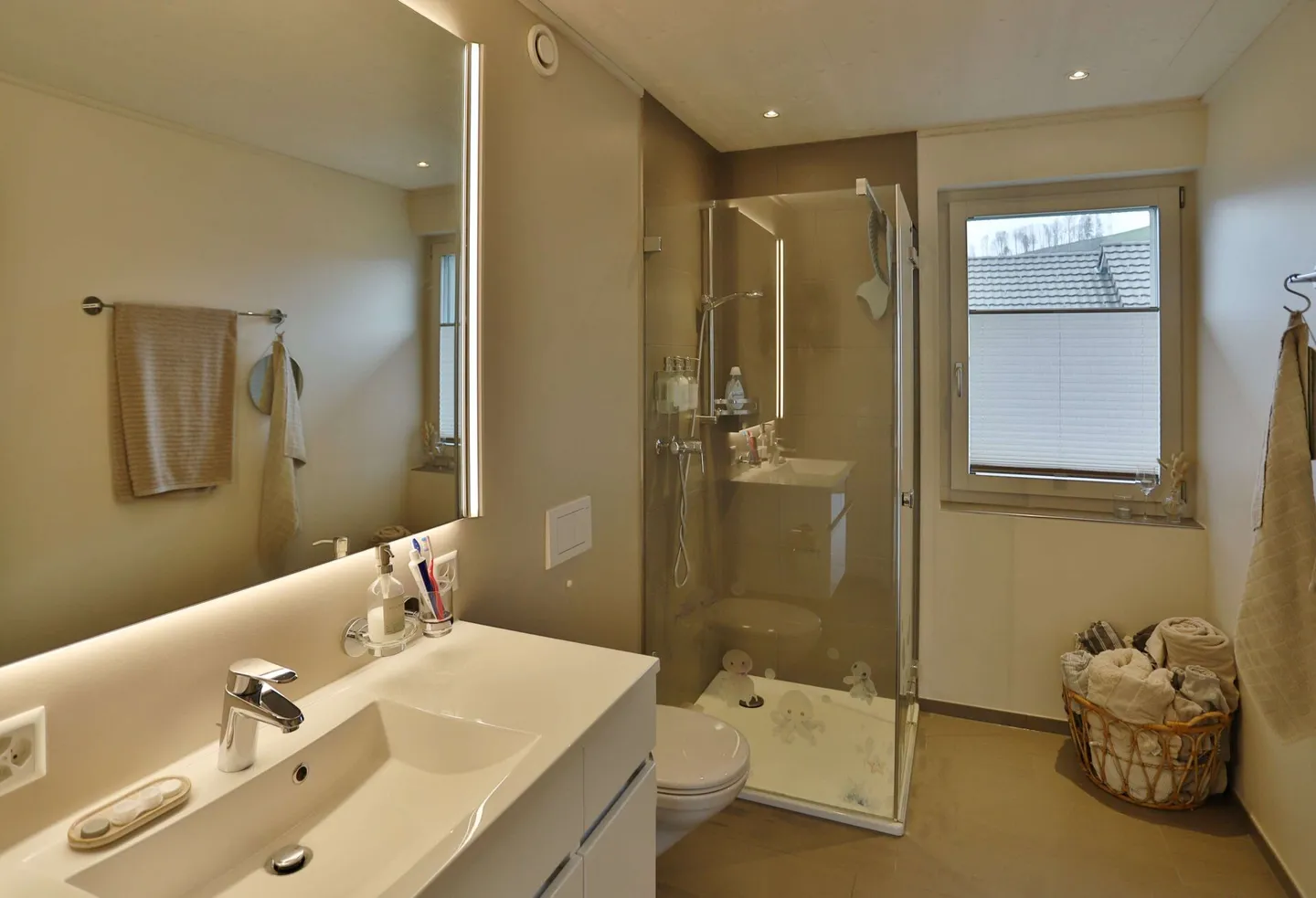 Moderno, luminoso e tranquillo - Foto 7 di 8