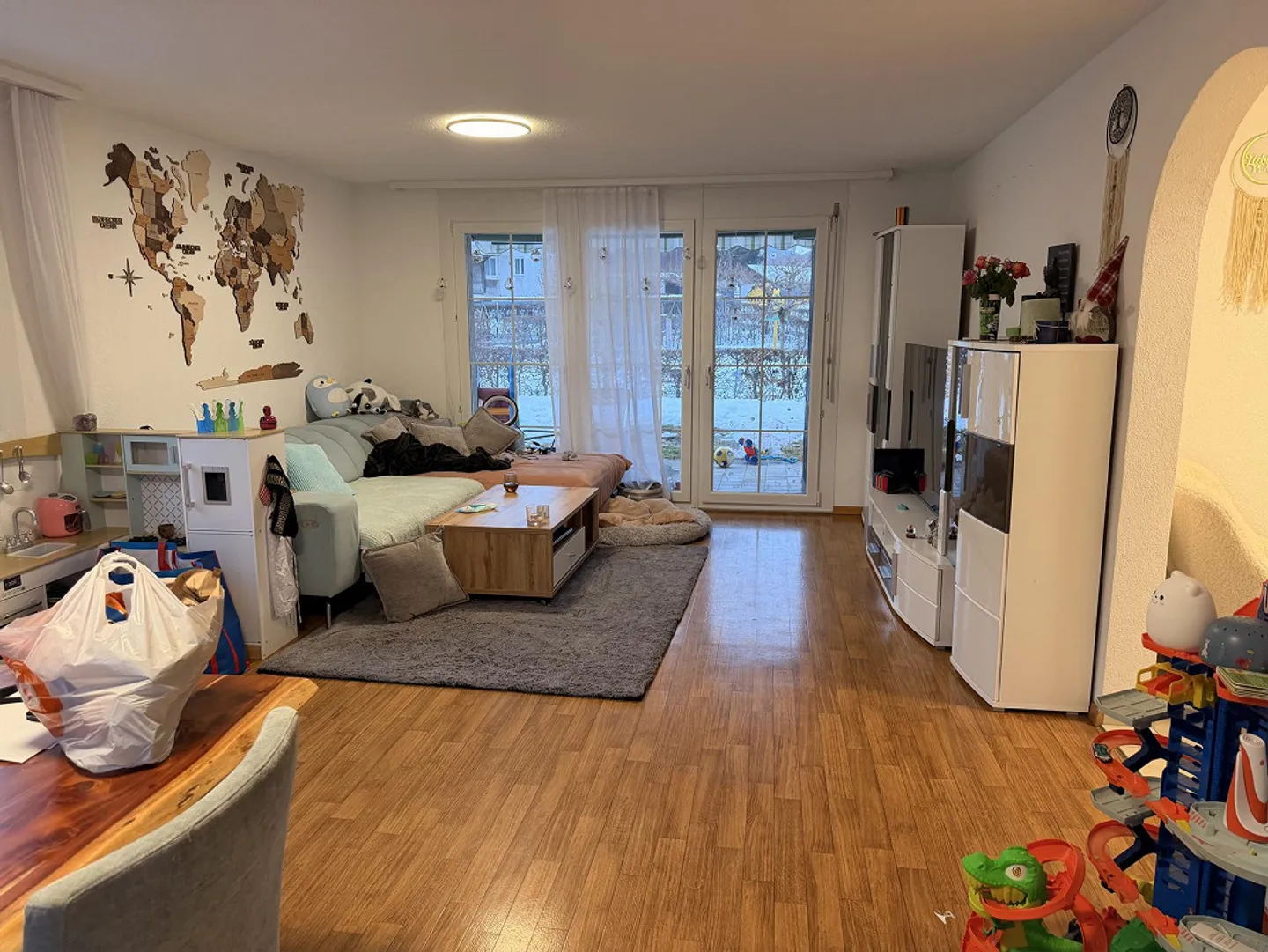 Spacious Garden Apartment - Photo 5 of 9