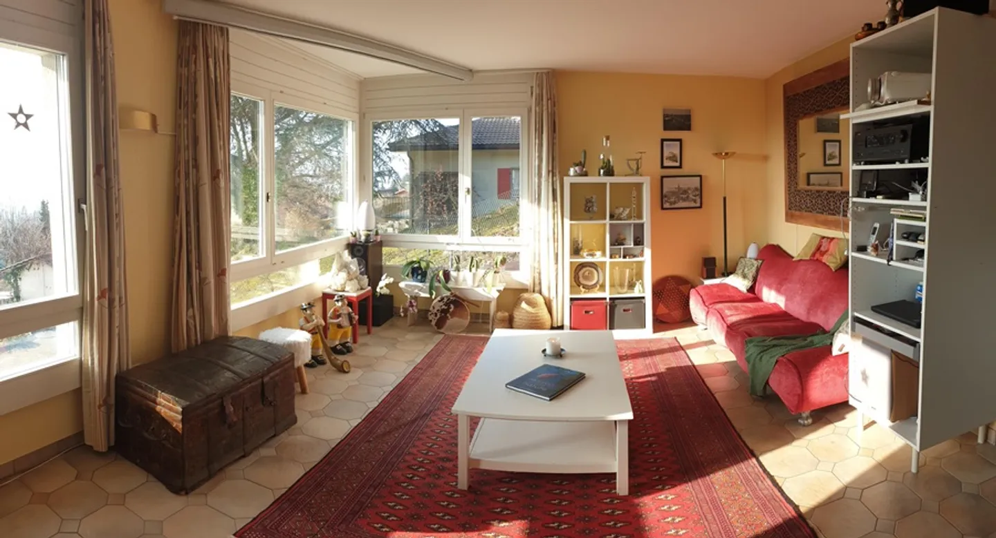 Incantevole Villa Familiare con Vista Lago - Foto 2 di 10