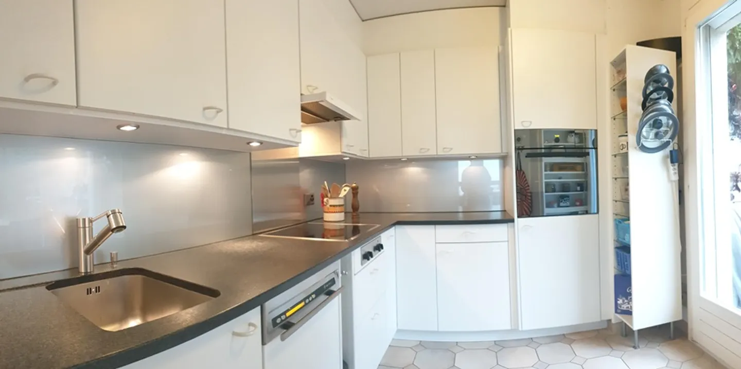 Incantevole Villa Familiare con Vista Lago - Foto 6 di 10