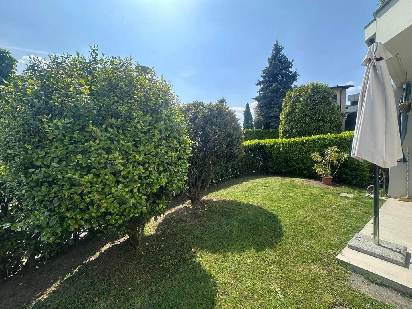 Elegant, renovated 3.5-room apartment with terrace and garden - Photo 1 of 9