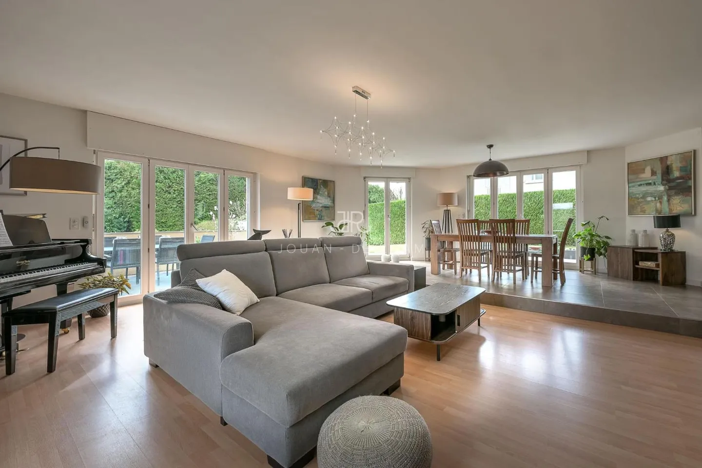 Casa bifamiliare in posizione tranquilla a Terre Sainte - Foto 4 di 13