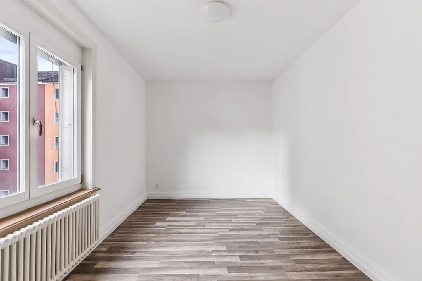 Appartamento 3 locali recentemente ristrutturato con balcone al 1° piano 8052 Zurigo - Foto 2 di 10