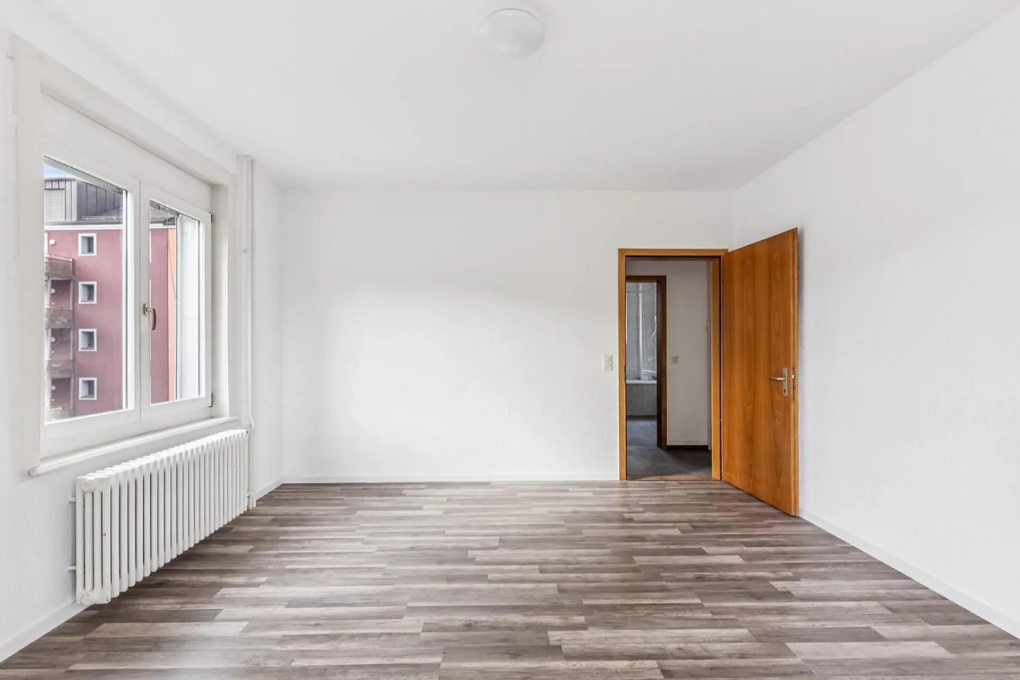 Appartamento 3 locali recentemente ristrutturato con balcone al 1° piano 8052 Zurigo - Foto 5 di 10