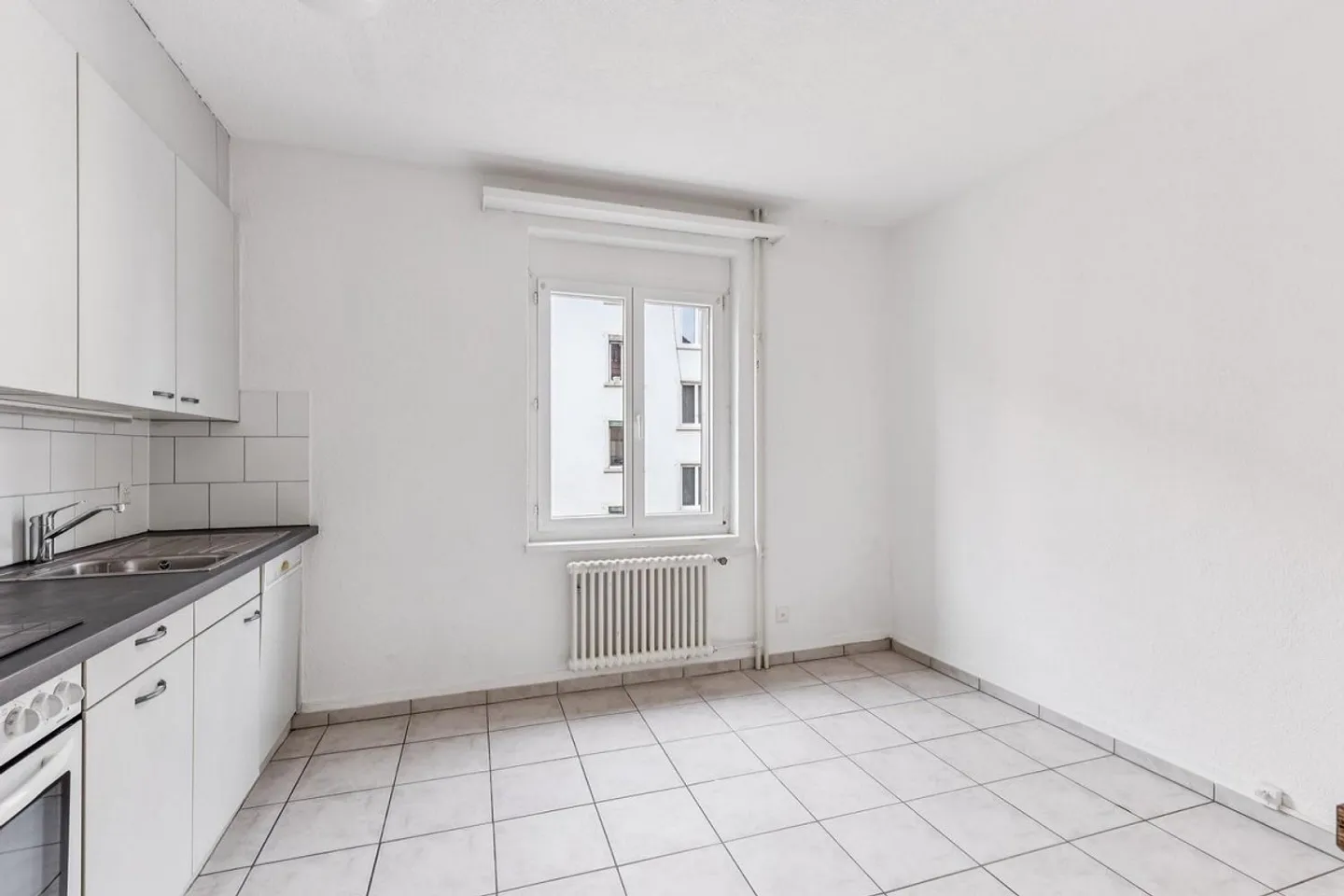 Appartamento 3 locali recentemente ristrutturato con balcone al 1° piano 8052 Zurigo - Foto 6 di 10