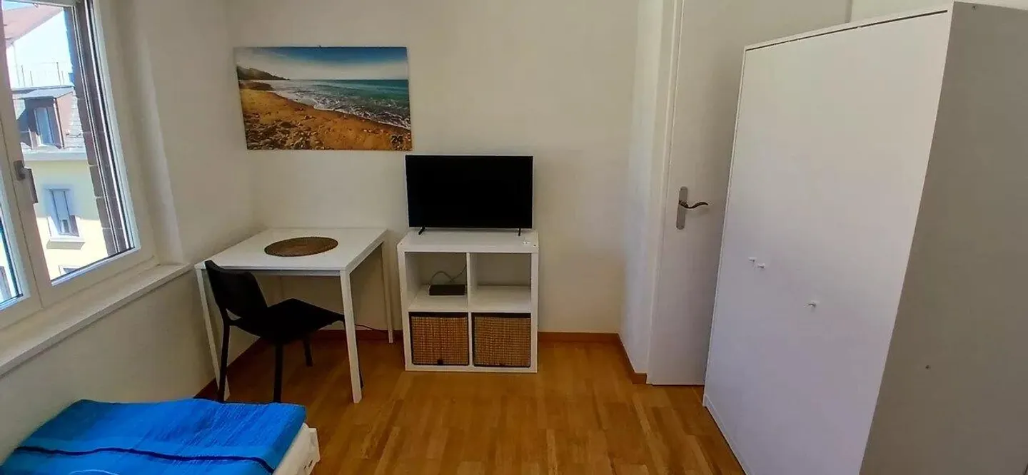 Chambre meublée au centre - Emménagez aujourd'hui - Photo 2 sur 13