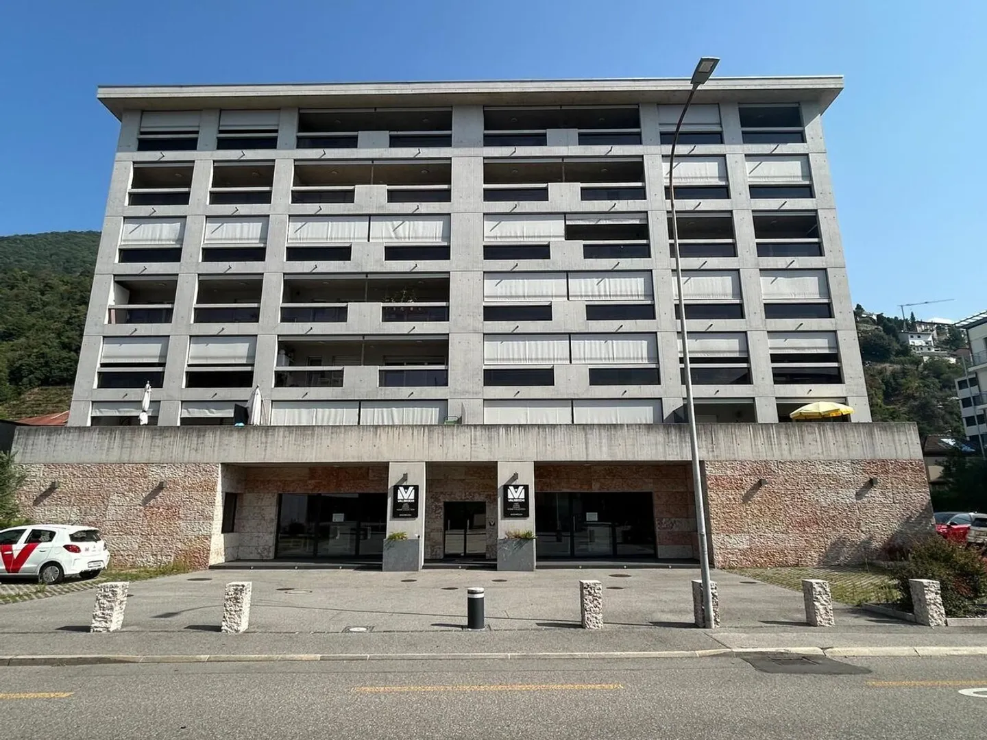 Espace commercial spacieux dans une zone stratégique avec 7 places de parking - Photo 7 sur 9