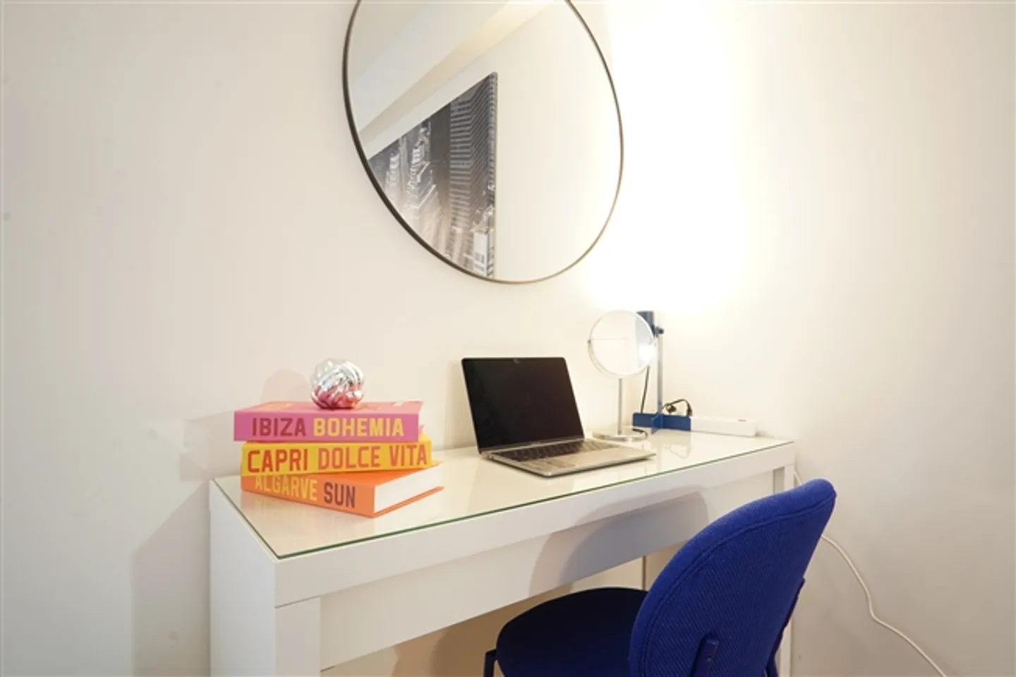 STUDIO IN ZURICH - DISTRICT 4, FURNISHED, TEMPORARY - Photo 2 of 5