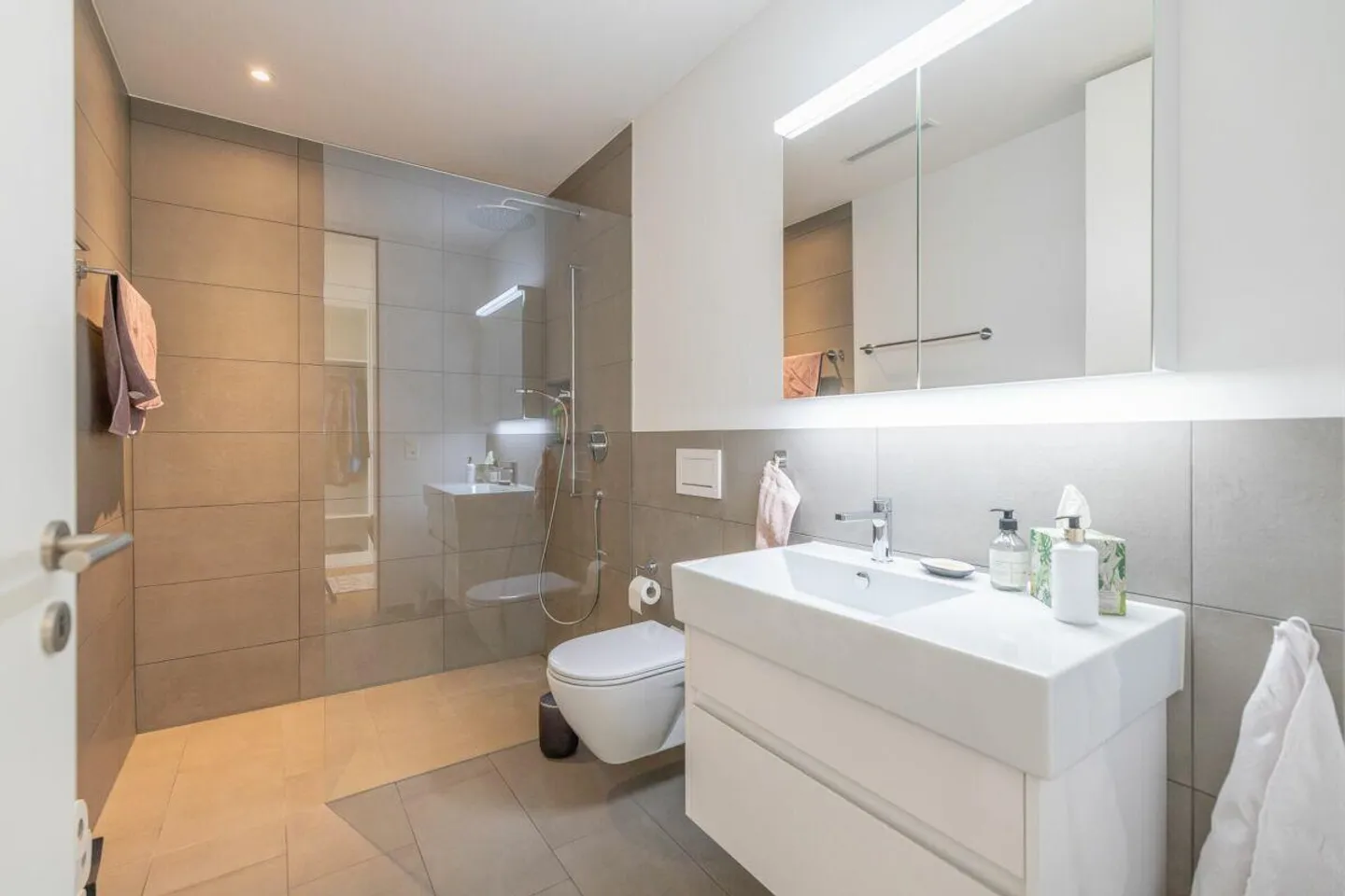 Appartement 3.5 pièces avec vue sur la Linthebene - Photo 11 sur 16