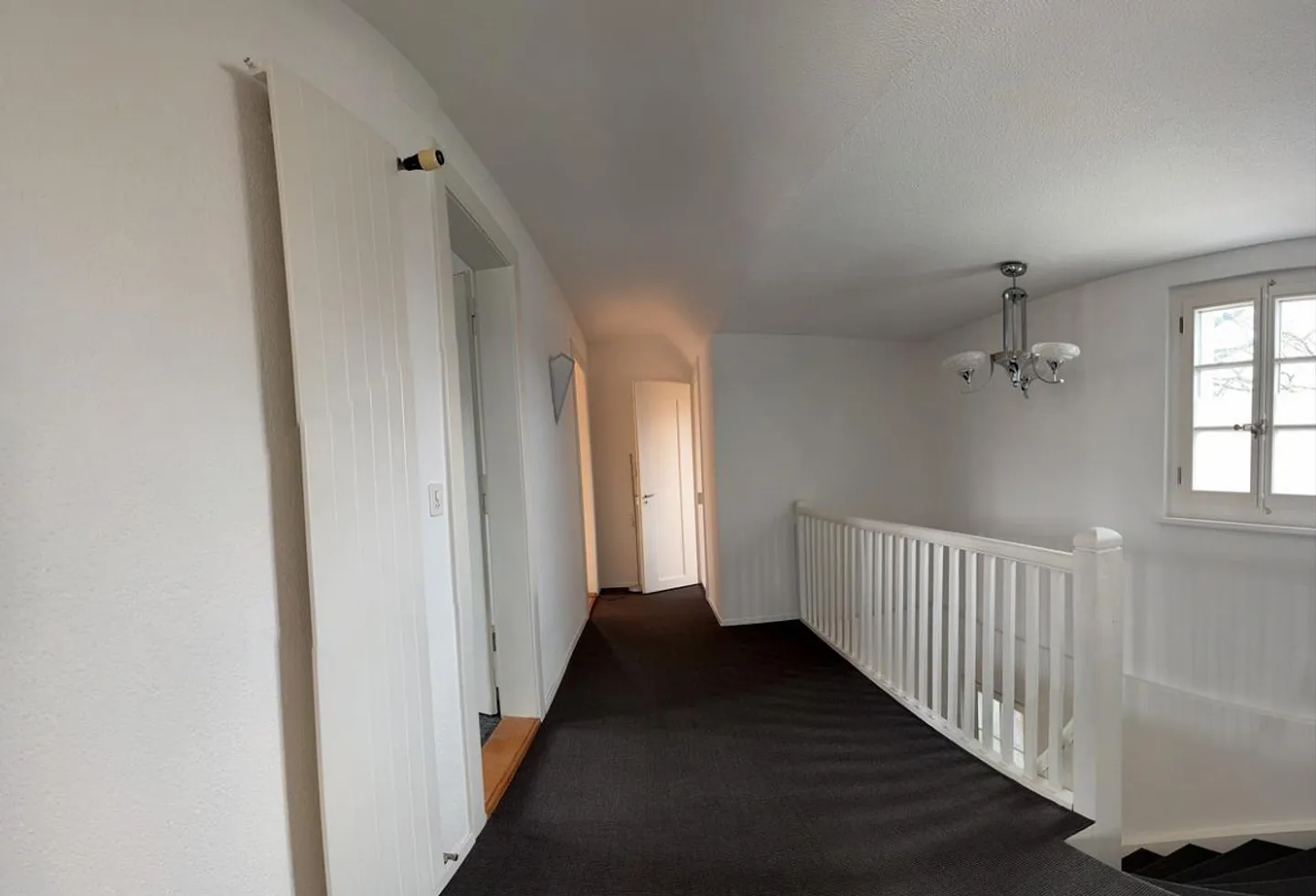 Maison individuelle de 6½ pièces avec piscine dans un emplacement calme à Wabern - Photo 11 sur 27