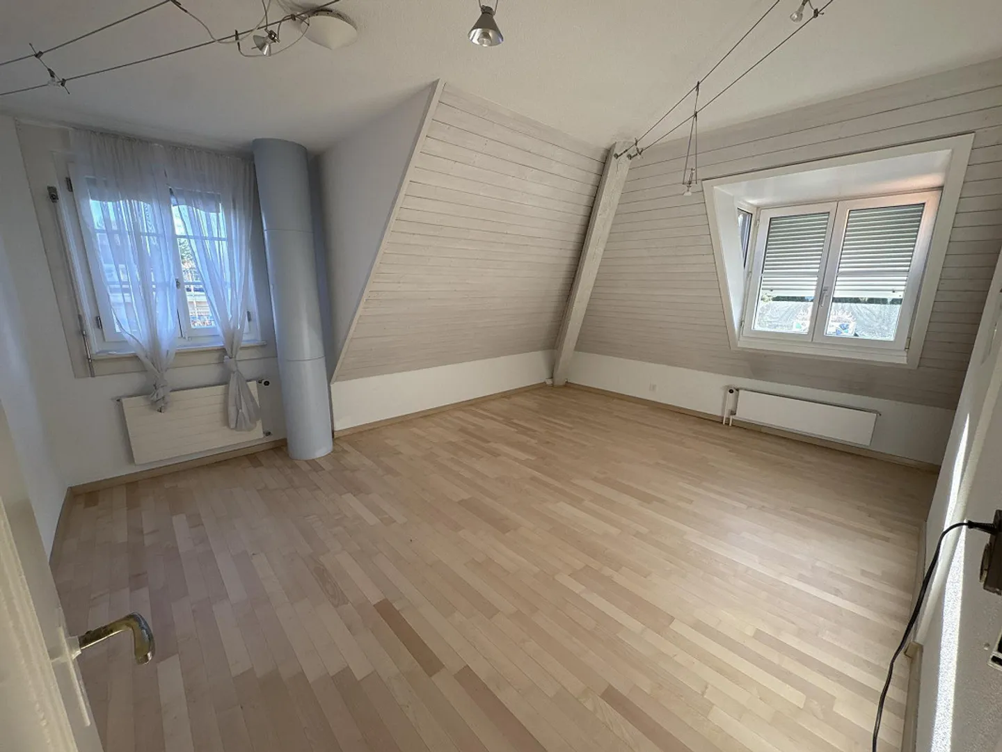 Maison individuelle de 6½ pièces avec piscine dans un emplacement calme à Wabern - Photo 12 sur 27