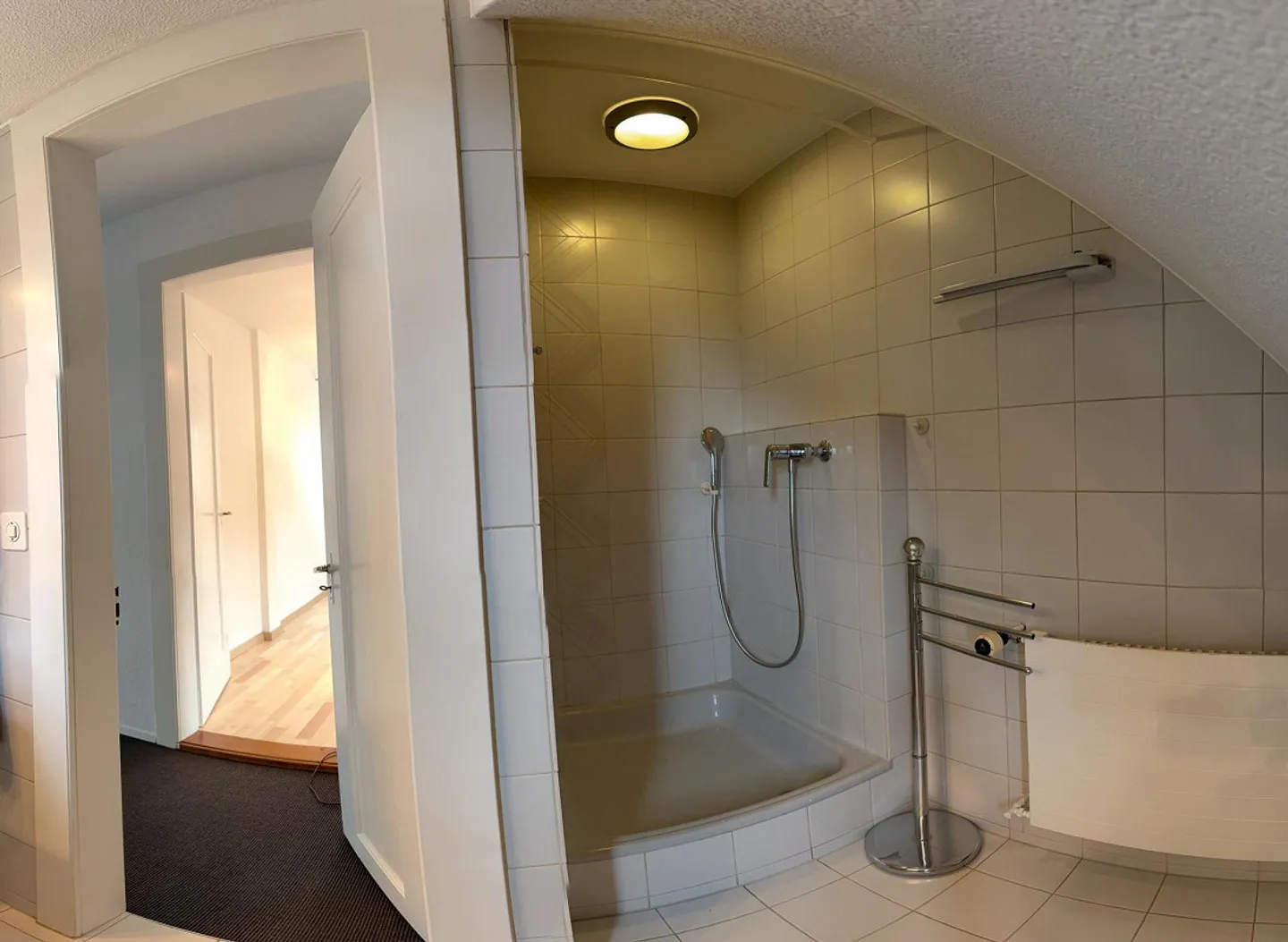 Maison individuelle de 6½ pièces avec piscine dans un emplacement calme à Wabern - Photo 14 sur 27