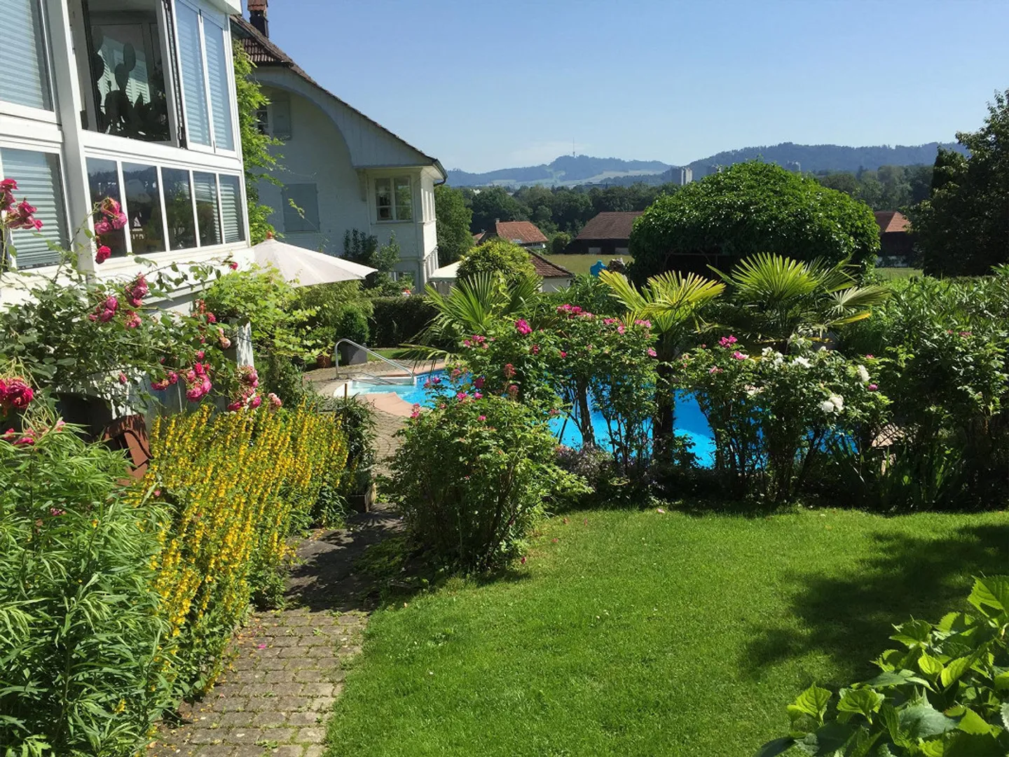 Maison individuelle de 6½ pièces avec piscine dans un emplacement calme à Wabern - Photo 18 sur 27