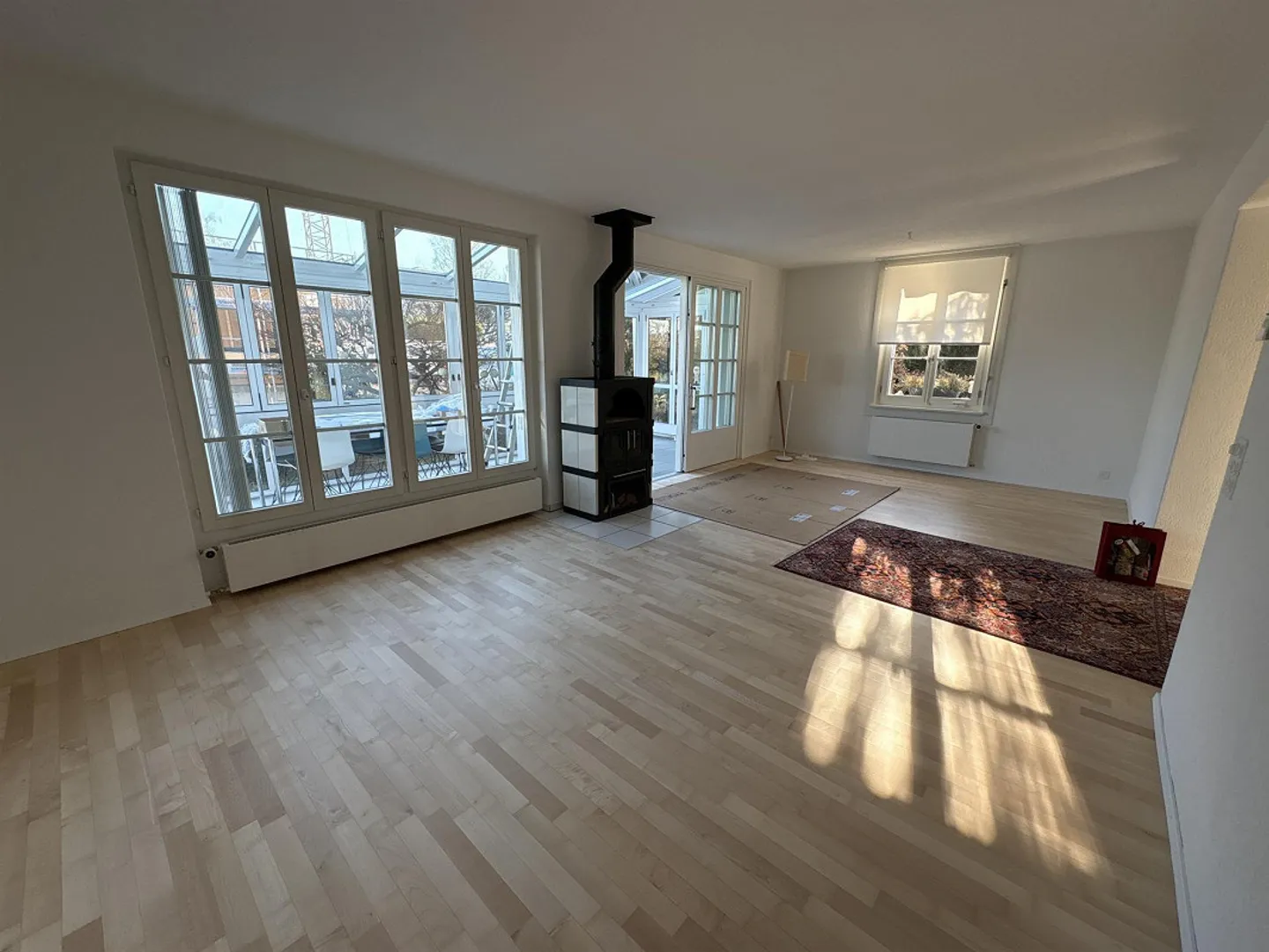 Maison individuelle de 6½ pièces avec piscine dans un emplacement calme à Wabern - Photo 5 sur 27