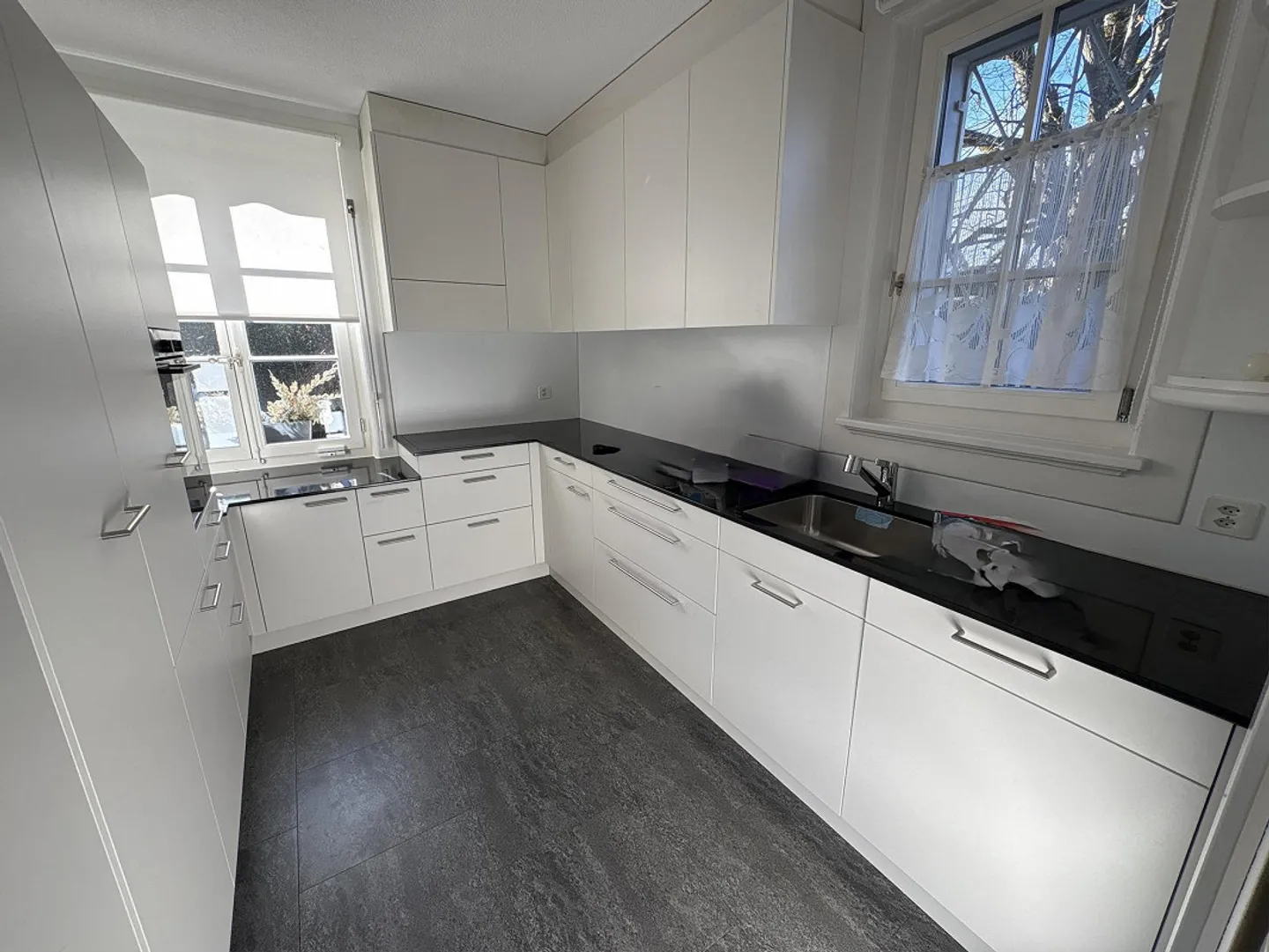 Maison individuelle de 6½ pièces avec piscine dans un emplacement calme à Wabern - Photo 7 sur 27