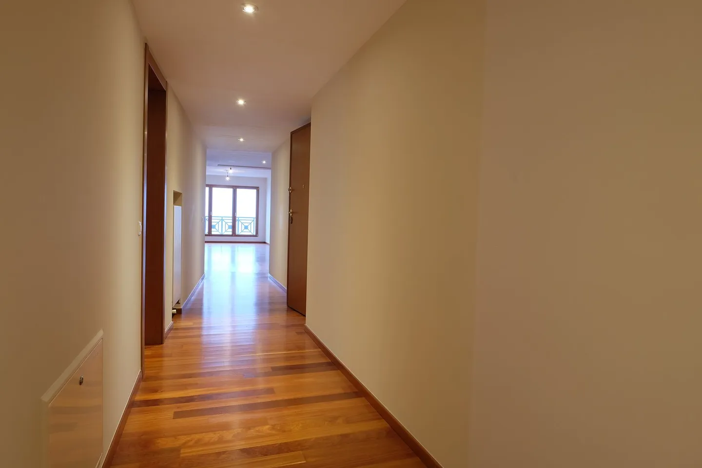 Appartement de location de haut standing, promenade de Lugano au 3ème étage - Photo 4 sur 24