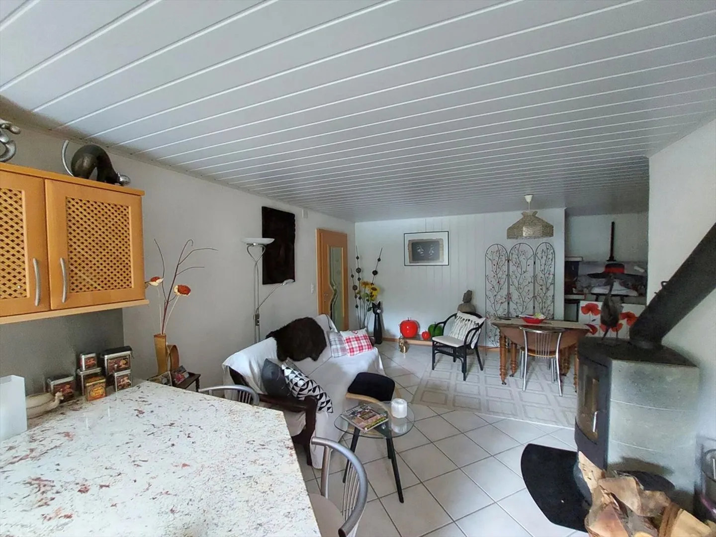 Belle ferme avec vue sur le lac et les Alpes, composée de deux appartements, d'une grange, d'un stockage de foin et d'un abri à bois - Photo 8 sur 13