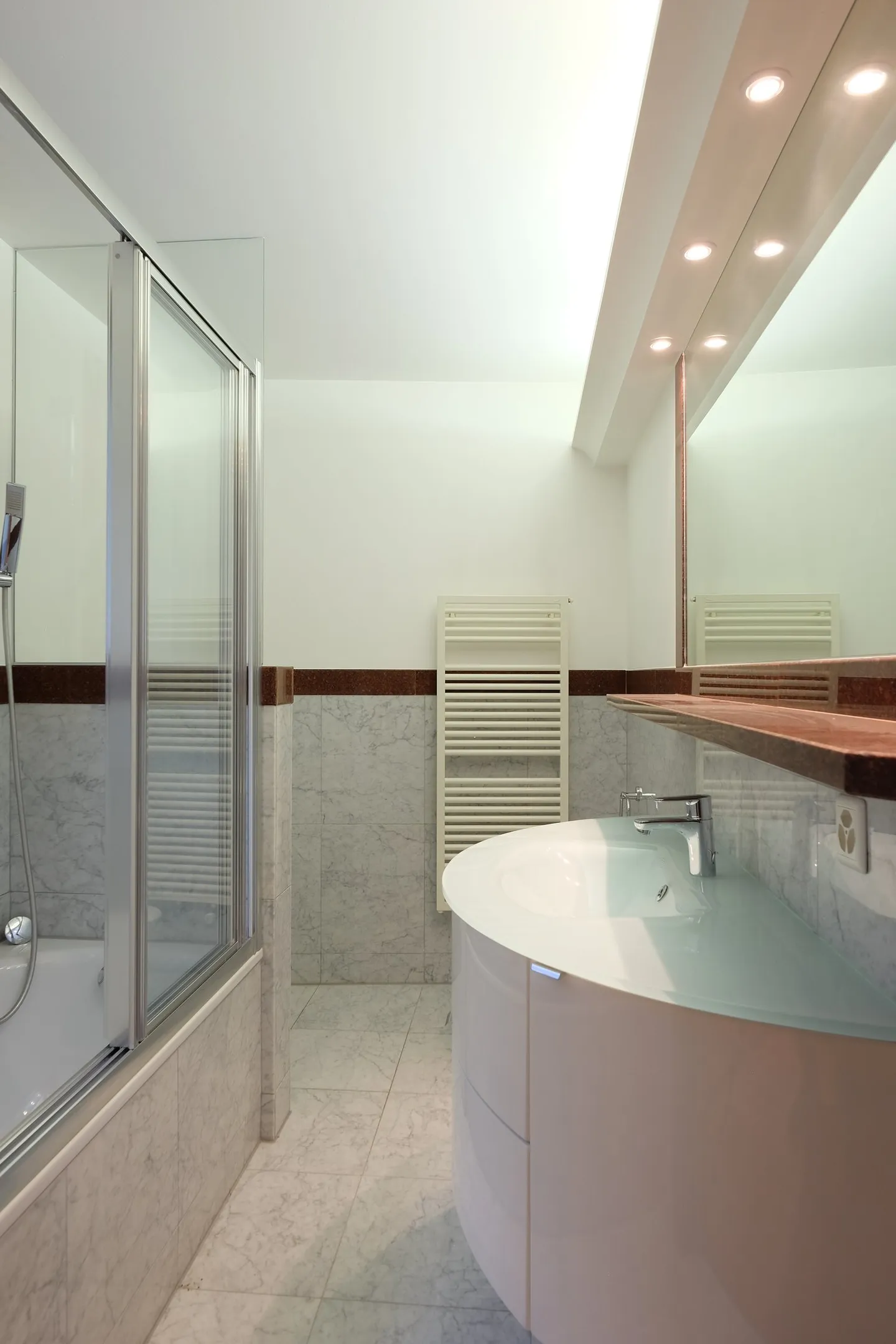 Appartement de location de haut standing, promenade de Lugano au 3ème étage - Photo 7 sur 24