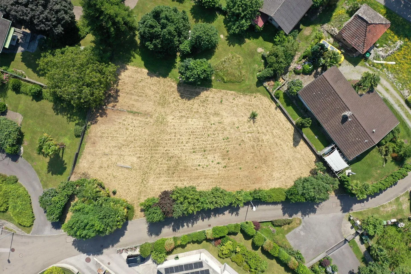 Terrain constructible à Bellinzone-Galbisio avec permis de construire approuvé - Photo 1 sur 15
