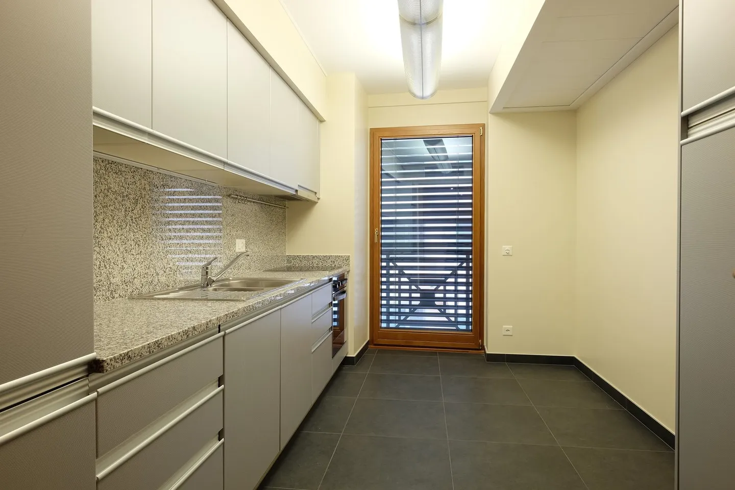 Appartement de location de haut standing, promenade de Lugano au 3ème étage - Photo 21 sur 24