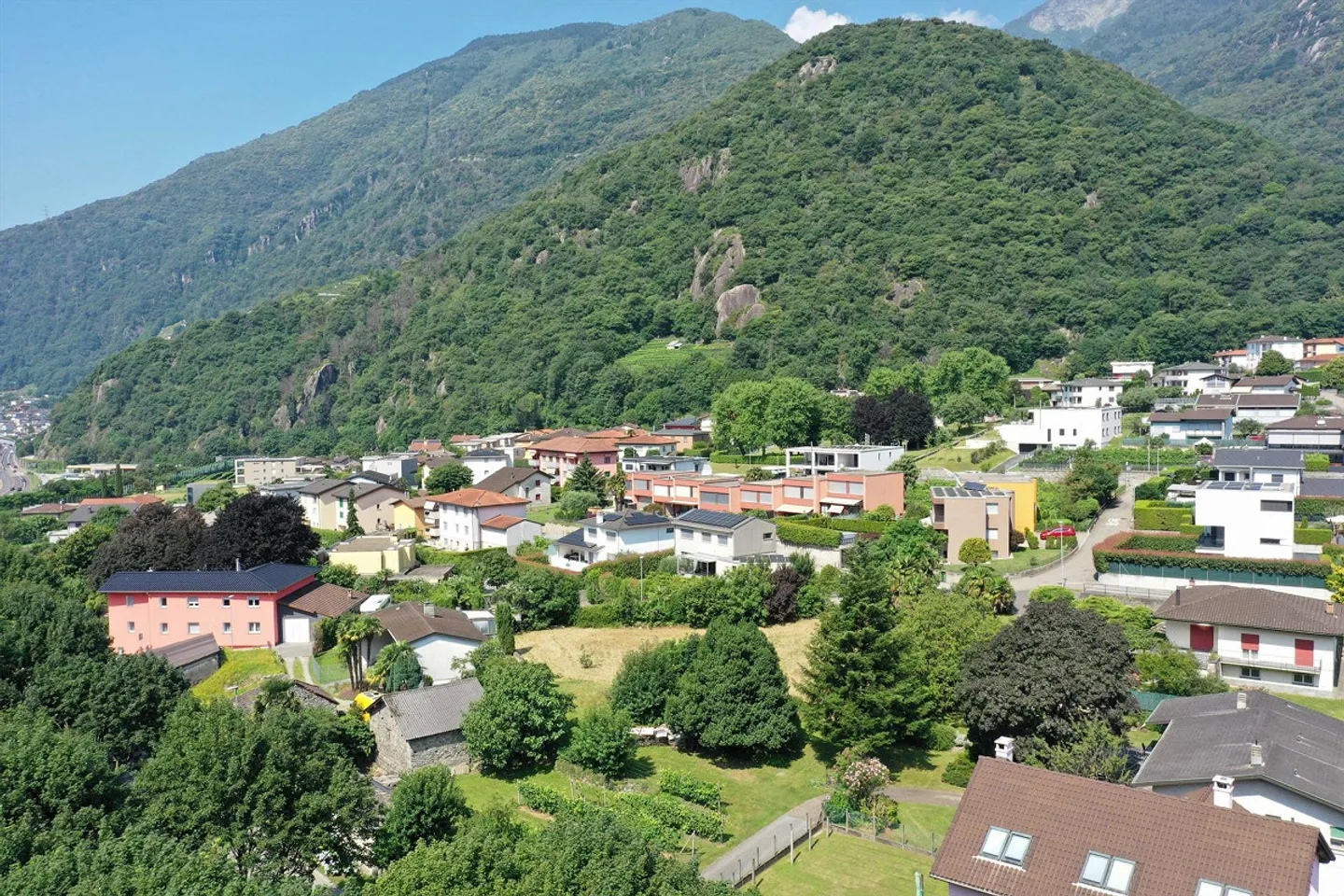 Terrain constructible à Bellinzone-Galbisio avec permis de construire approuvé - Photo 3 sur 15