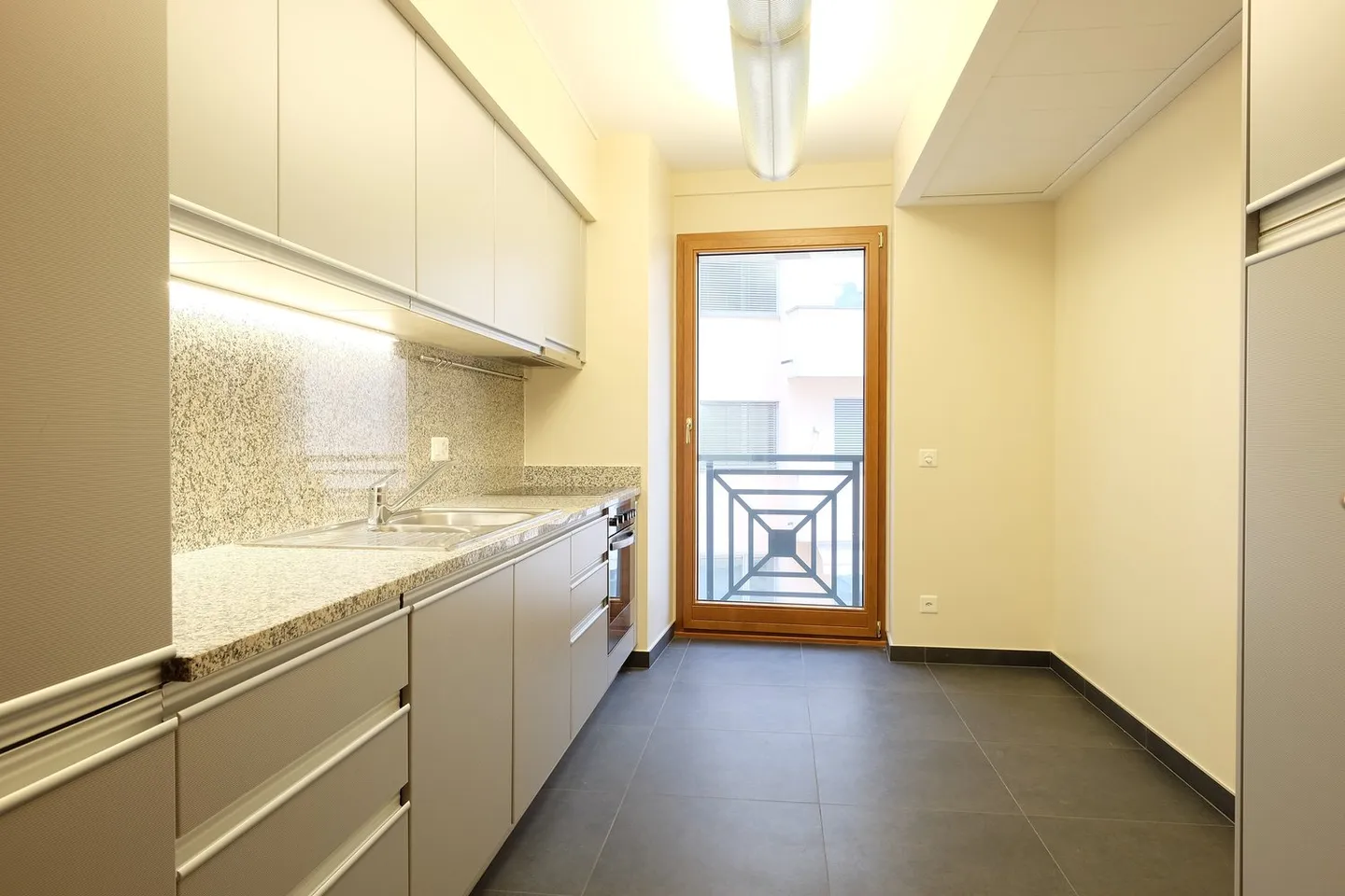 Appartement de location de haut standing, promenade de Lugano au 3ème étage - Photo 22 sur 24