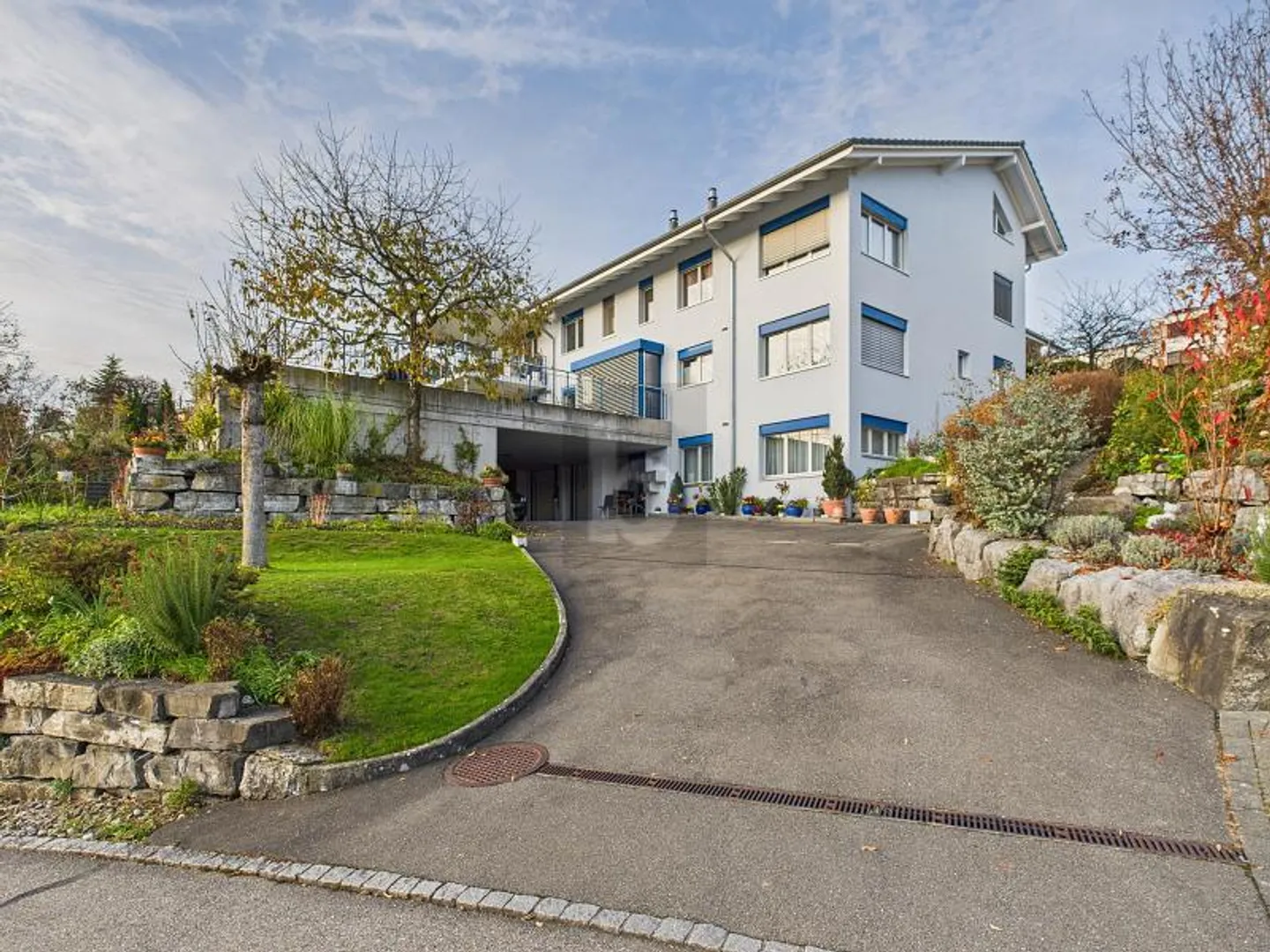 GROSSZÜGIG UND HELL MIT TOP AUSSICHT - Foto 1 von 6