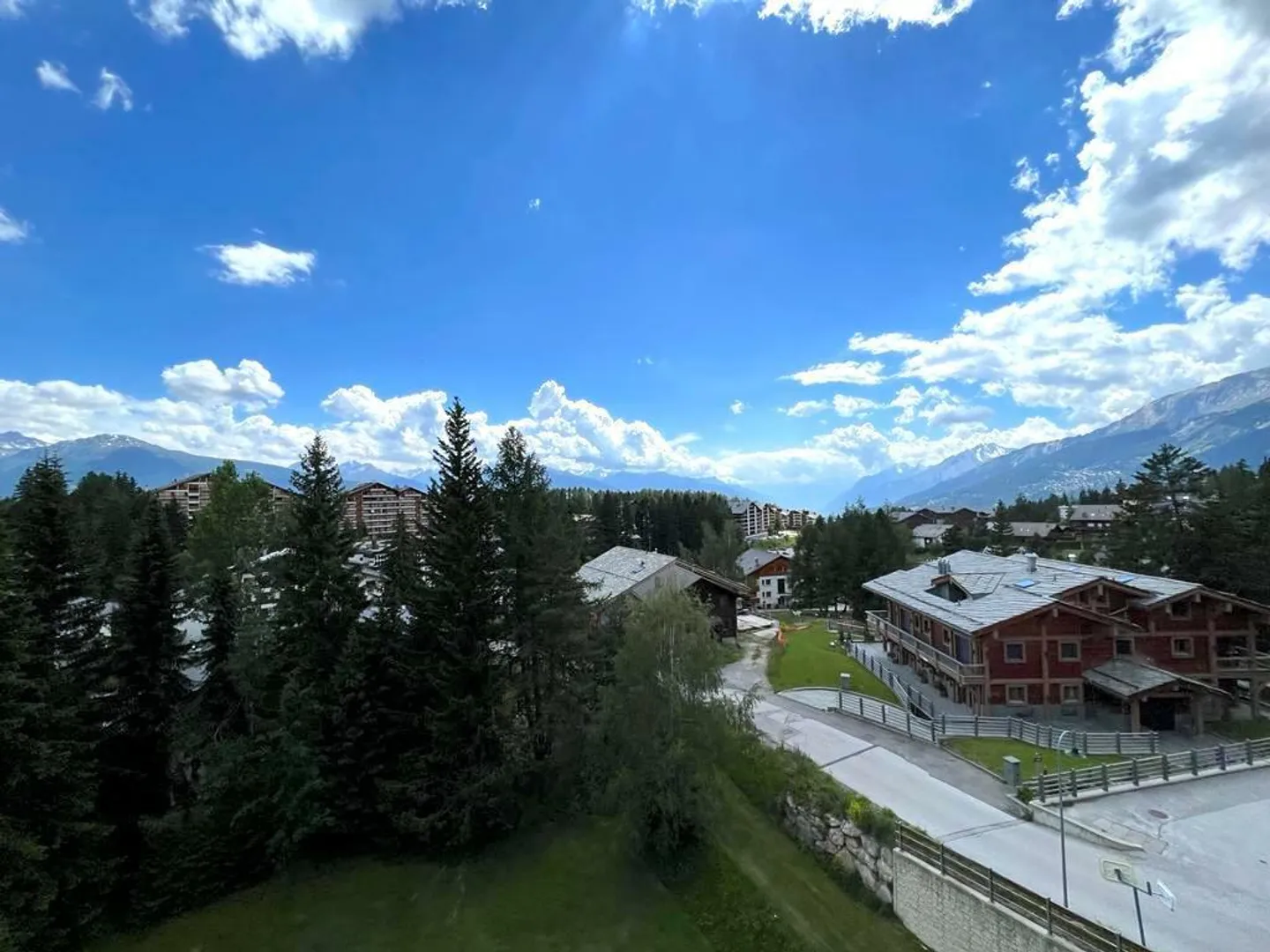 Charming Apartment in Crans - Photo 8 of 9