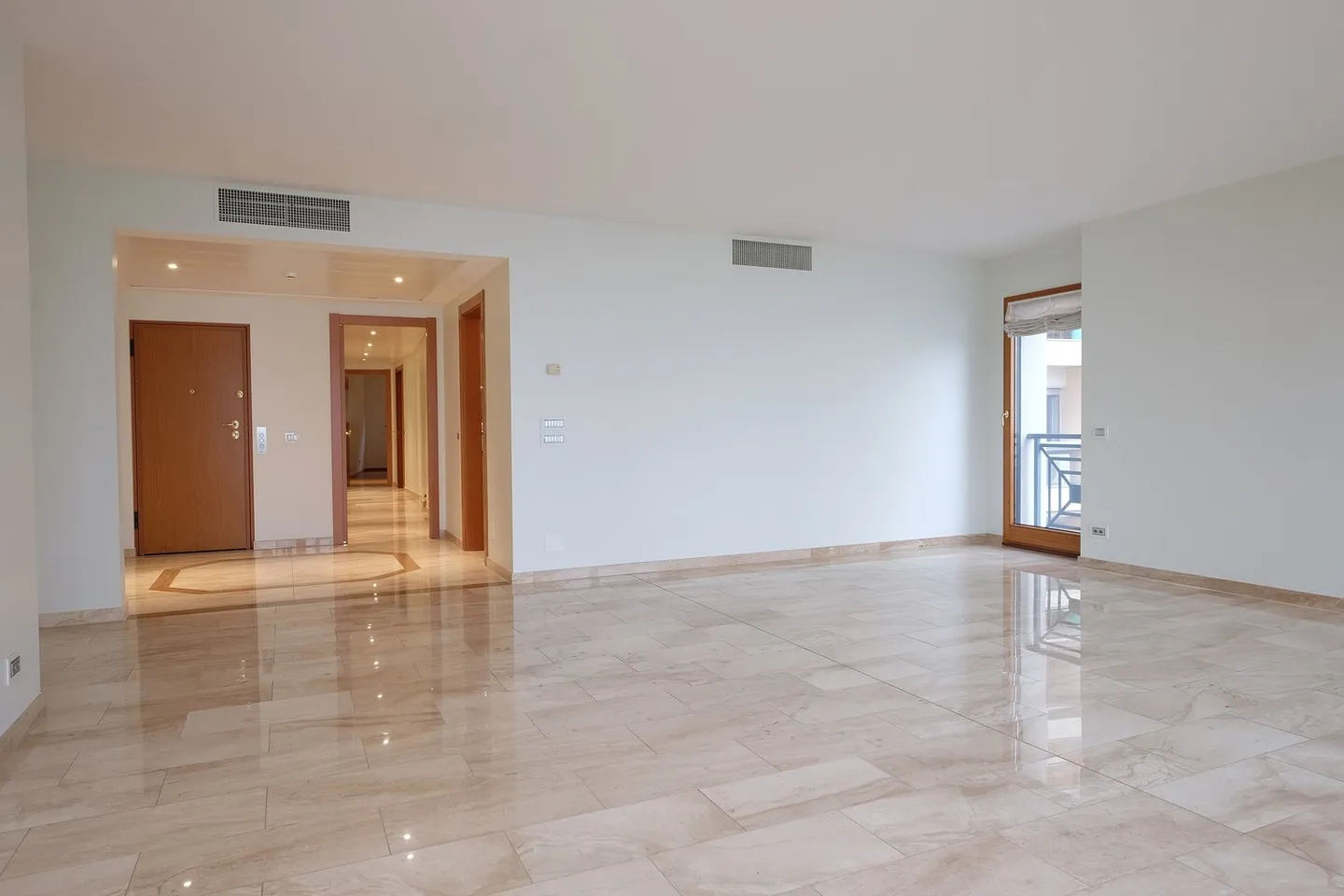 High Standard Rental Apartment, Lugano Promenade on the 3rd Floor - Photo 4 of 18