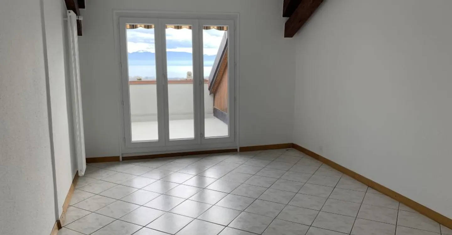 Appartement Charmant avec Vue sur le Lac - Photo 5 sur 11