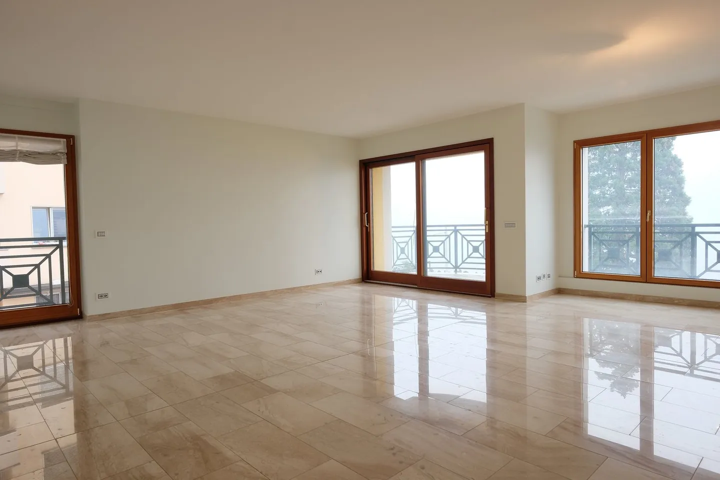 High Standard Rental Apartment, Lugano Promenade on the 3rd Floor - Photo 5 of 18