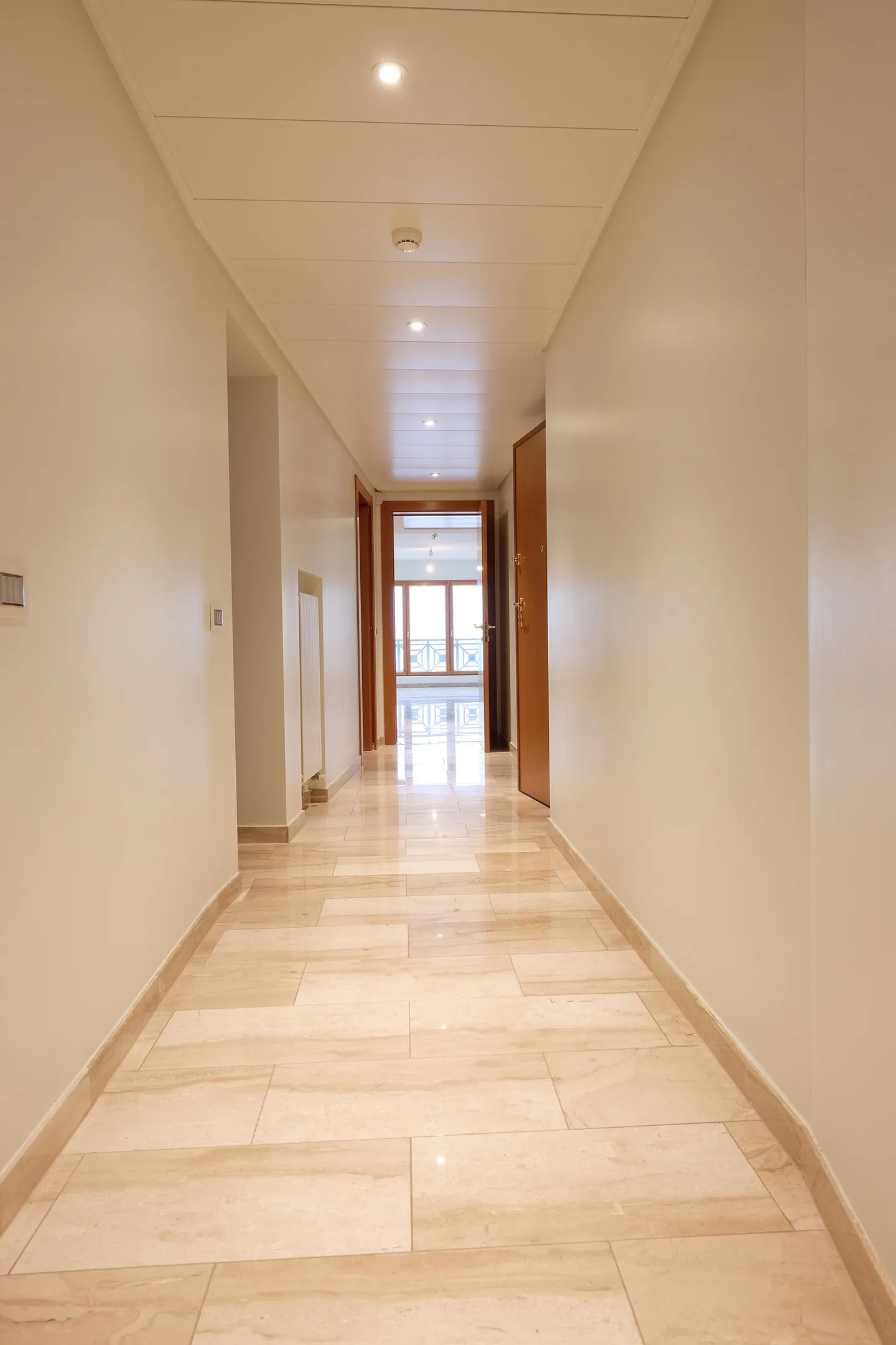 High Standard Rental Apartment, Lugano Promenade on the 3rd Floor - Photo 6 of 18