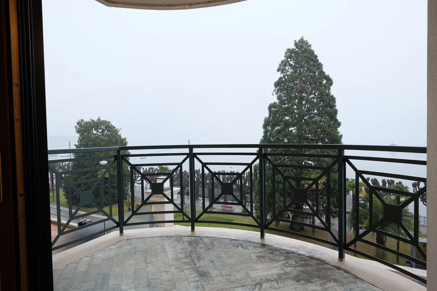 High Standard Rental Apartment, Lugano Promenade on the 3rd Floor - Photo 7 of 18