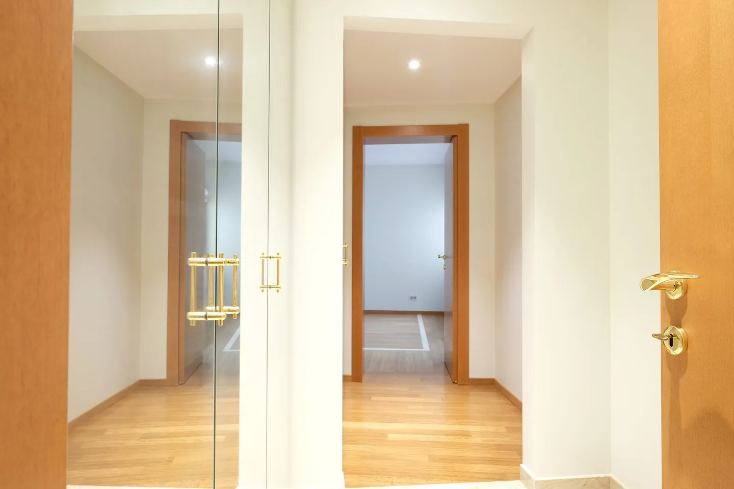 High Standard Rental Apartment, Lugano Promenade on the 3rd Floor - Photo 9 of 18