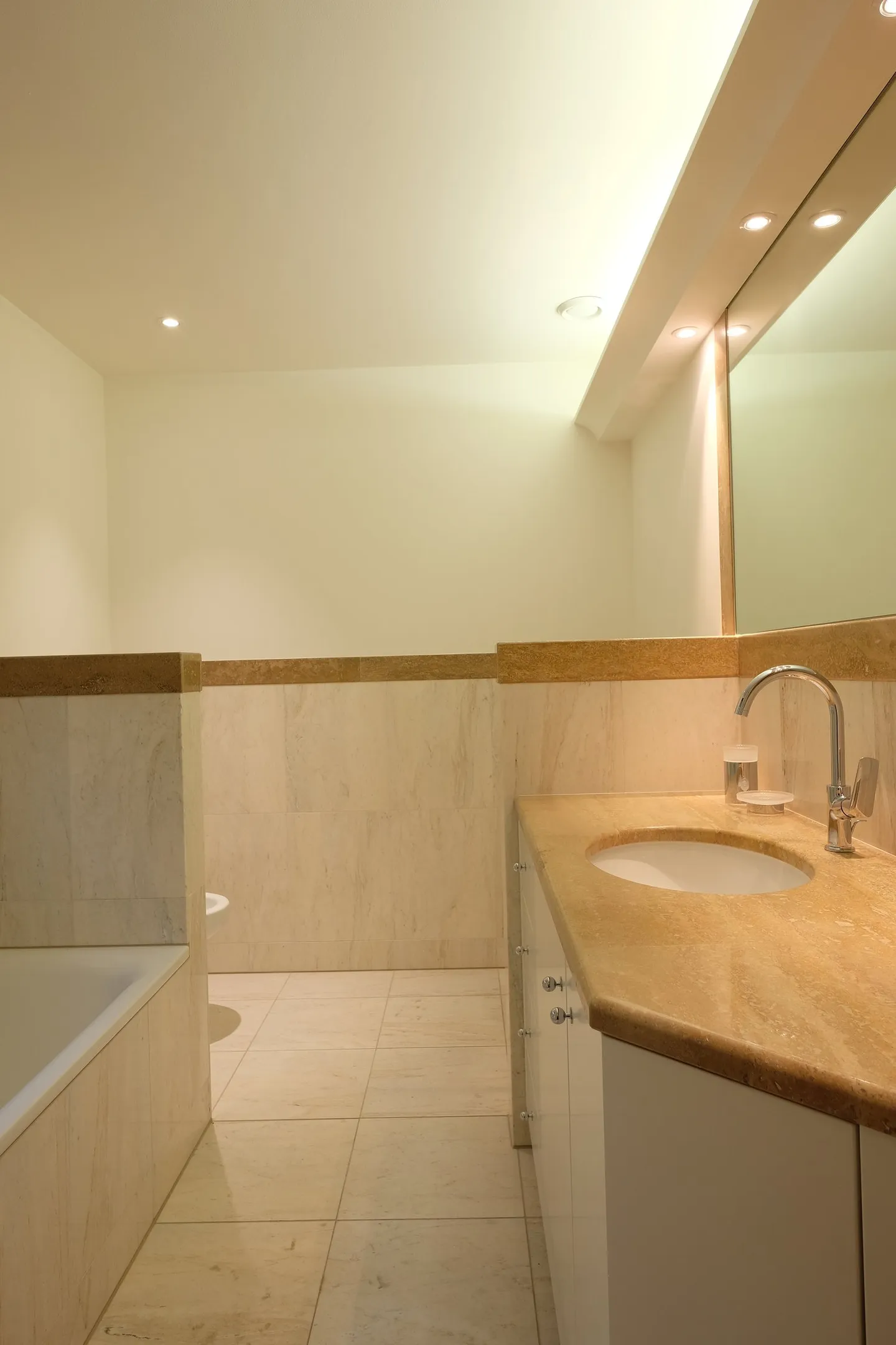 High Standard Rental Apartment, Lugano Promenade on the 3rd Floor - Photo 14 of 18