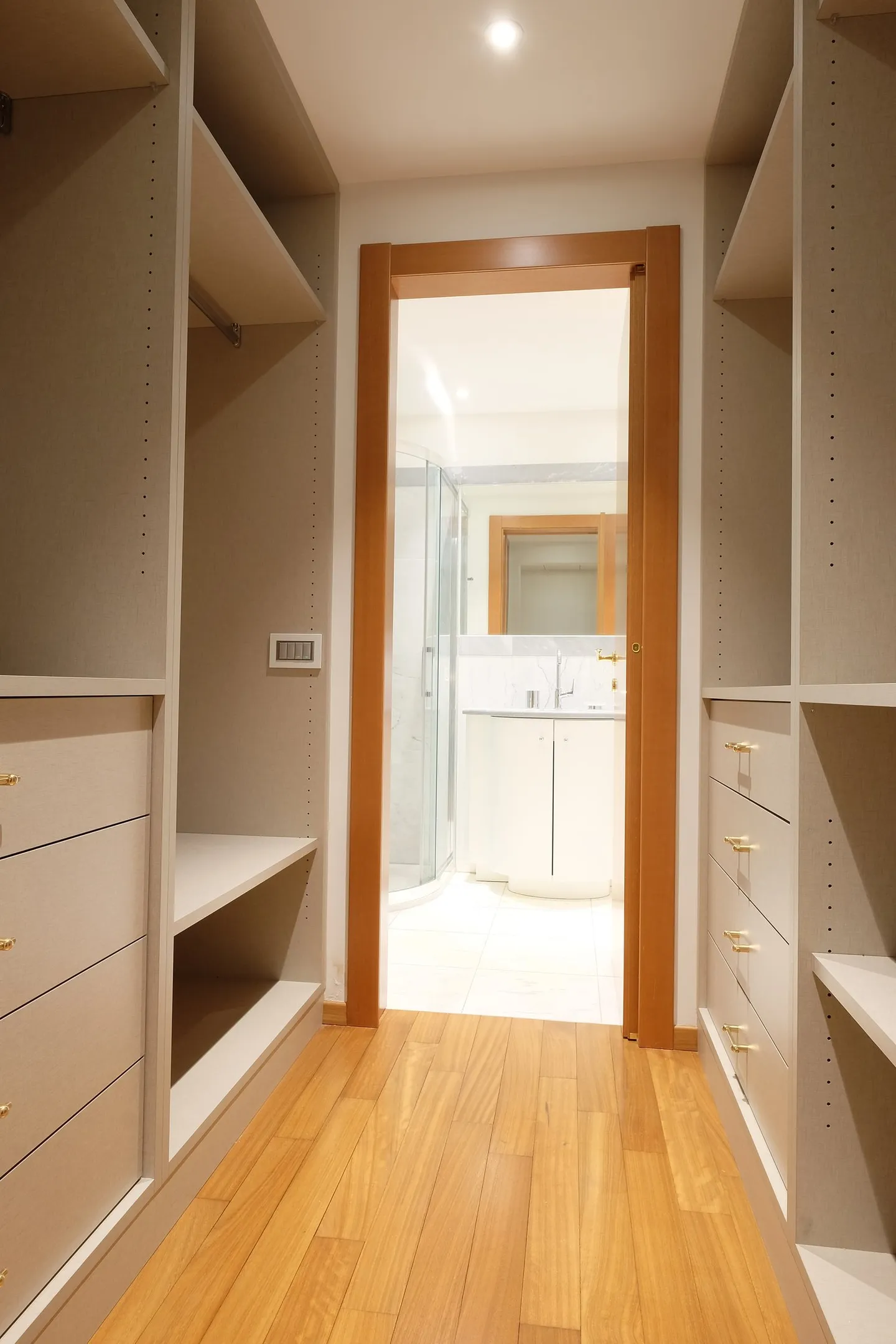 High Standard Rental Apartment, Lugano Promenade on the 3rd Floor - Photo 15 of 18