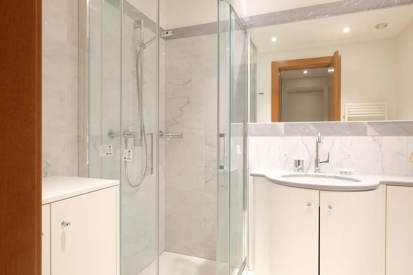 High Standard Rental Apartment, Lugano Promenade on the 3rd Floor - Photo 16 of 18