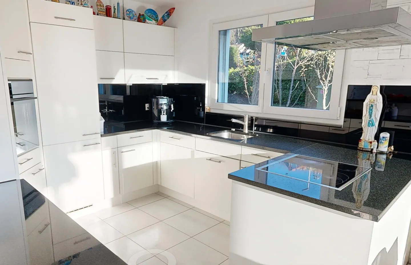 Casa unifamiliare lussuosa con piscina e tecnologia energetica moderna - Foto 6 di 14