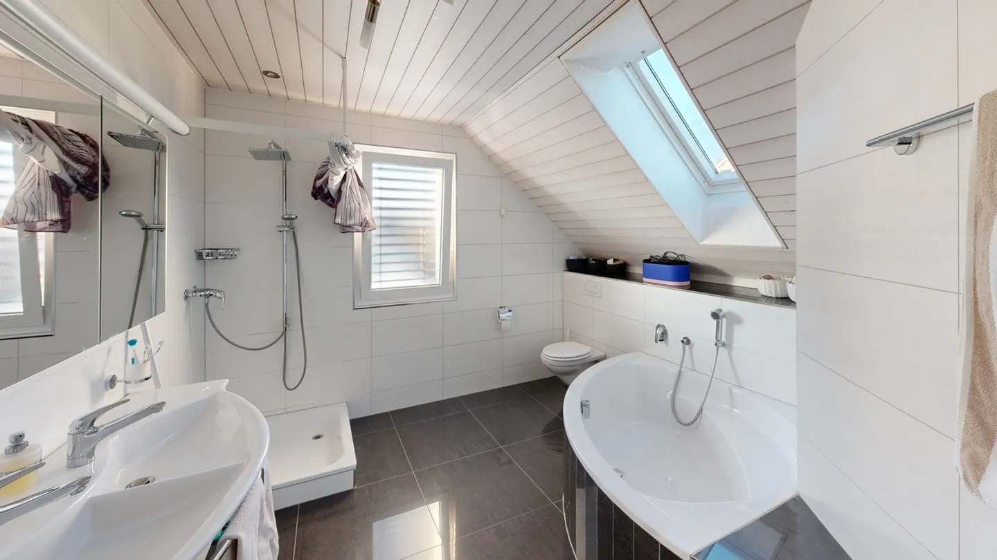 Casa unifamiliare lussuosa con piscina e tecnologia energetica moderna - Foto 13 di 14