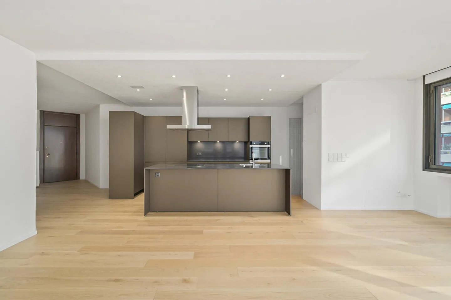 REFINED 3.5 ROOM APARTMENT IN CASSARATE A FEW STEPS FROM THE LAKE - Photo 1 of 9