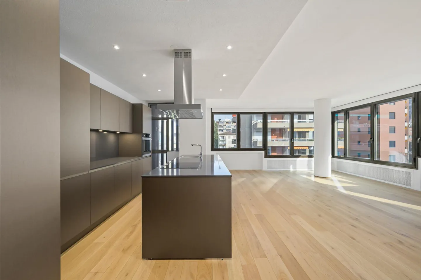 REFINED 3.5 ROOM APARTMENT IN CASSARATE A FEW STEPS FROM THE LAKE - Photo 2 of 9