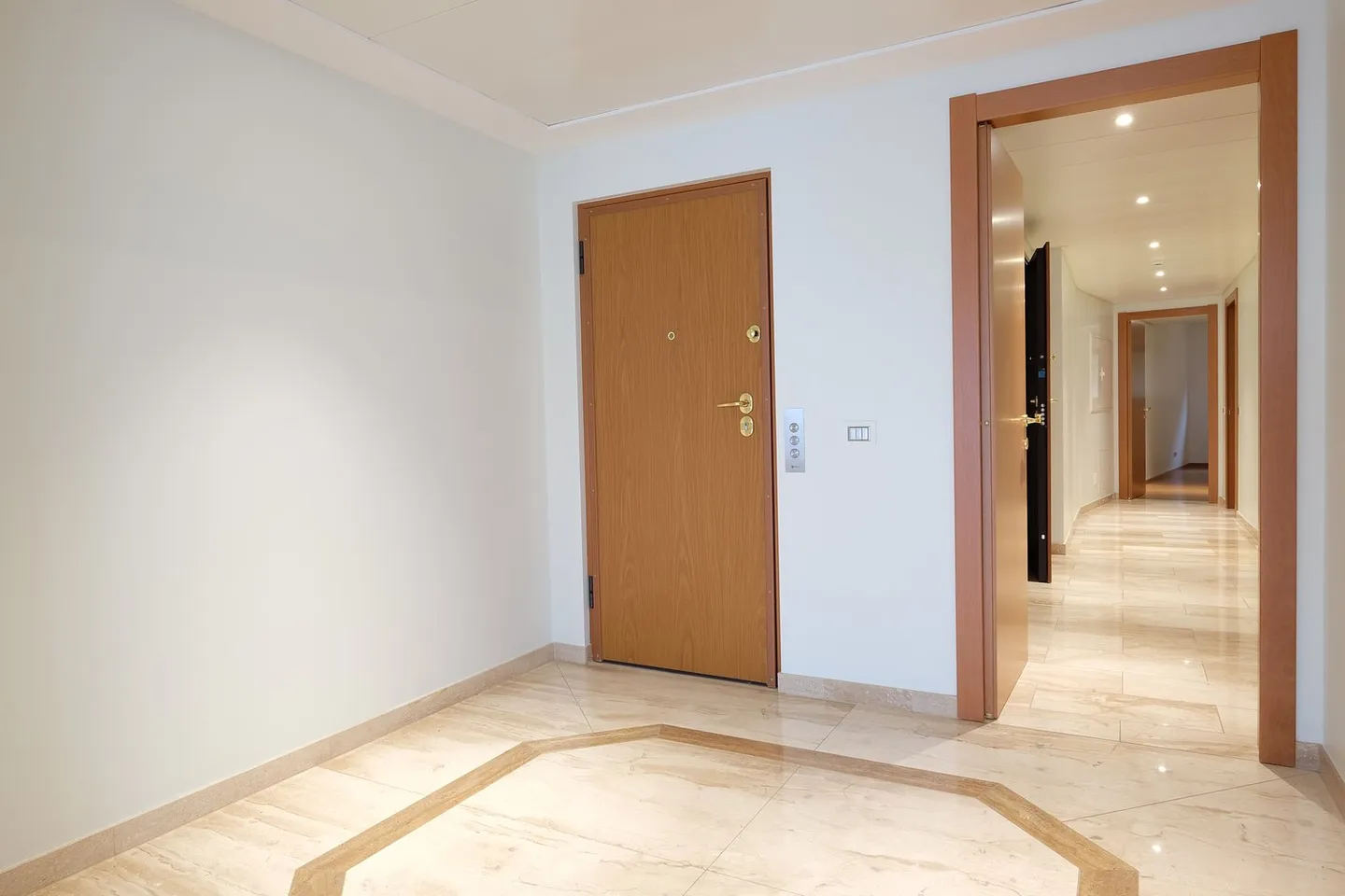 High Standard Rental Apartment, Lugano Promenade on the 3rd Floor - Photo 17 of 18